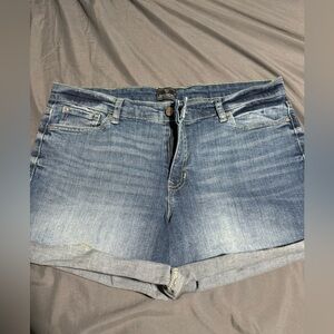 Gap Shorts - Boyfriend Fit